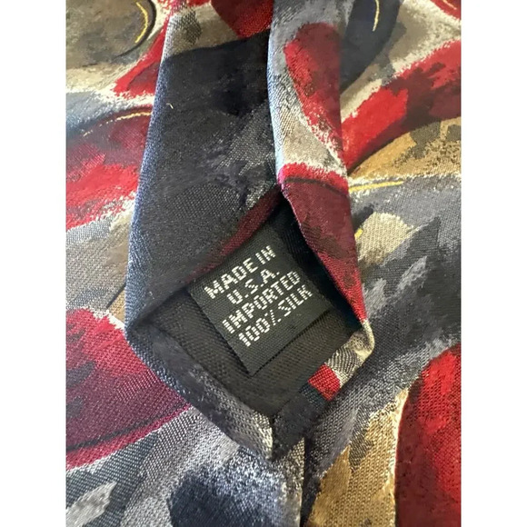 Men’s Van Heusen Silk Abstract Necktie, Burgundy Black Tan Colored 100% Silk Tie - Picture 3 of 3